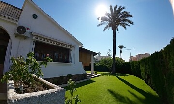 Individual 5-bedroom villa in Campoamor in Ole International