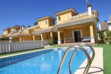 Detached 4-bedroom villa in La Zenia in Ole International