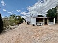 Casa de campo de 4 dormitorios con piscina privada en Crevillente in Ole International