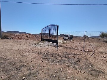 Bouwkavel van 6900 m2 in Jumilla in Ole International