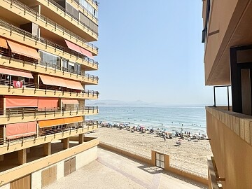 Appartement met 2 slaapkamers aan het strand in Arenales de Sol in Ole International