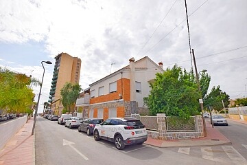 Bungalow na ostatnim piętrze z 4 sypialniami, obok promenady Santiago de la Ribera  in Ole International