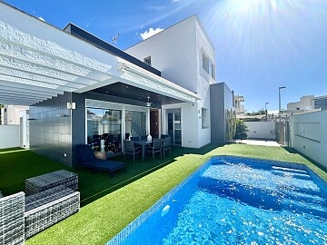 Villa individuelle de 3 chambres à Mil Palmeras   * in Ole International