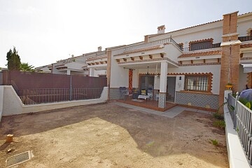 Spacieuse maison de ville de 3 chambres presque neuve entre Villamartín et San Miguel  * in Ole International