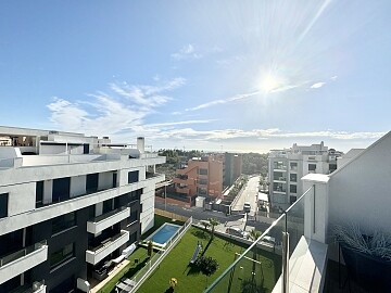 Luxueux penthouse de 3 chambres avec solarium privé à Villamartín in Ole International