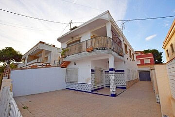 Spacious 5 bedrooms semidetached villas near the beach in La Torre de la Horadada  in Ole International