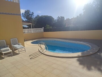 3-bedroom semidetached villa with communal pool in Villamartin in Ole International
