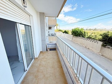 Gerenoveerd appartement met 2 slaapkamers in Punta Prima in Ole International