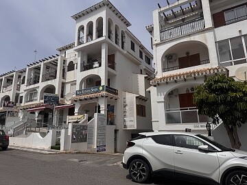 Bergingen en parkeerplaats in Villamartin, Orihuela Costa in Ole International