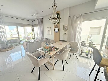 5 bedroom luxury detached villa with pool in Villamartin in Ole International