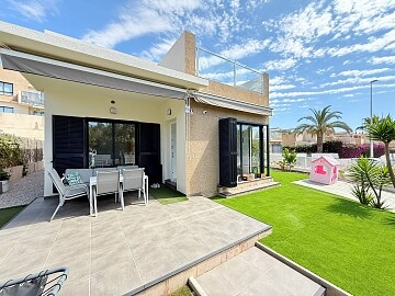 Luxuriöse 3-Schlafzimmer-Villa mit privatem Pool in La Zenia in Ole International