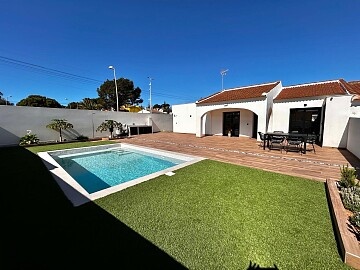 Luxuriöse Villa mit 3 Schlafzimmern in Los Balcones in Ole International