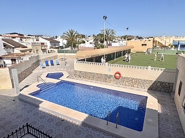 Apartamento en  planta alta de 2 dormitorios en Villamartín * in Ole International