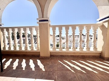 Apartamento en  planta alta de 2 dormitorios en Villamartín * in Ole International