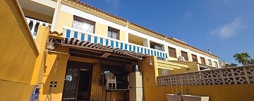 Geräumiges renoviertes 3-Schlafzimmer-Stadthaus mit Meerblick in der Nähe von La Mata  in Ole International