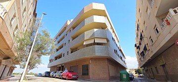 Garaj dublu închis în centrul orașului La Mata, lângă plajă  in Ole International