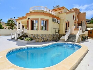 Luxusvilla mit 3 Schlafzimmern in der Nähe von Campoamor Golf und San Miguel in Ole International