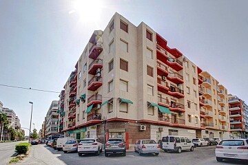 Rymlig lägenhet med 3 sovrum i Playa del Acequión in Ole International
