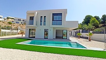 Luxury detached villas near the seafront by Alicante city in Ole International