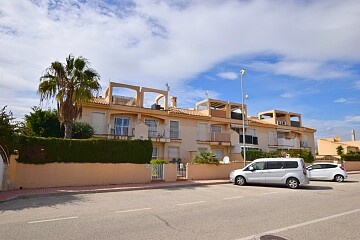 Bungalow de 2 dormitorios en planta alta en Las Chismosas * in Ole International