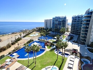 Apartamento de lujo de ALQUILER con 2 dormitorios frente al mar en Punta Prima * in Ole International