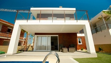 Geräumige Luxusvilla mit 4 Schlafzimmern in Strandnähe in Gran Alacant in Ole International