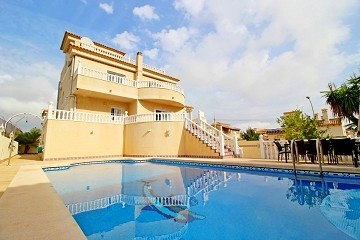 Freistehende Villa in Orihuela Costa in Ole International