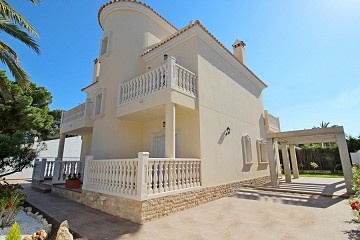 Freistehende Villa in Cabo Roig, Orihuela Costa in Ole International