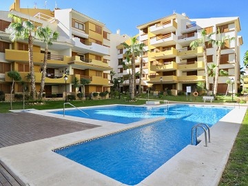 Apartamento de 2 dormitorios en Punta Prima para alquiler a plazo largo * in Ole International